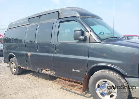 2005 Chevrolet Express G3500 z USA, uszkodzony, nr VIN 1GNHG39U651162990